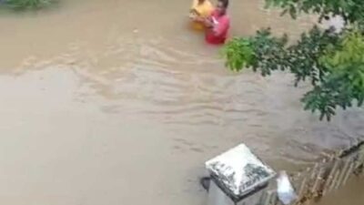 Padang Direndam Banjir, Air Setinggi Dada Orang Dewasa, Anak Sekolah Diliburkan