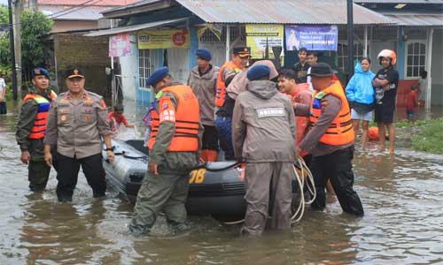 Banjir dan Tanah Longsor, Polda Sumbar Turunkan 2.000 Personel