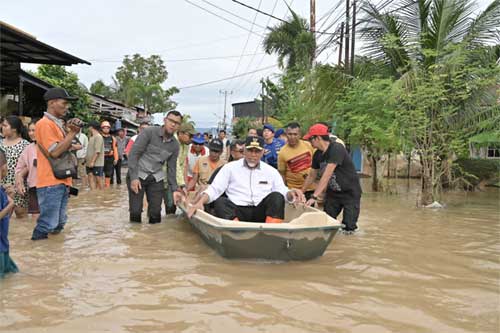 Gubernur Mahyeldi Minta OPD Segera Distribusikan Bantuan pada Korban Banjir