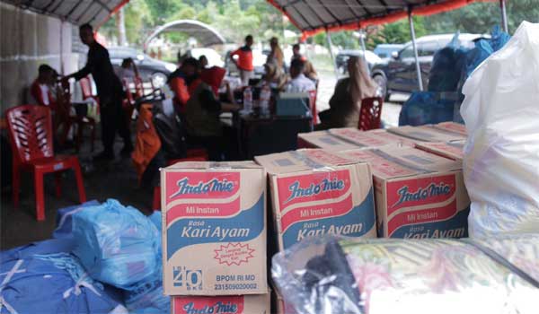 Pasca Longsor dan Banjir Bandang Tanjung Sani, Pemkab Agam Terus Bersihkan Material Longsor, Bantuan Mengalir
