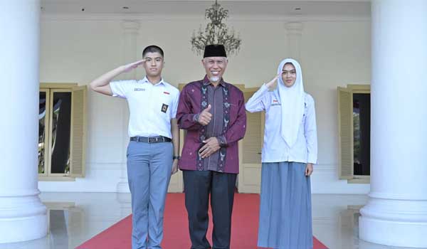 Siswa SMA 1 Padang dan Payakumbuh Dilepas Jadi Anggota Paskibra di Istana Negara, Ini Pesan Gubernur Sumbar
