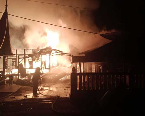 Kebakaran Hebat di Baso, Tiga Unit Rumah Ludes, Kerugian Rp1 Miliar