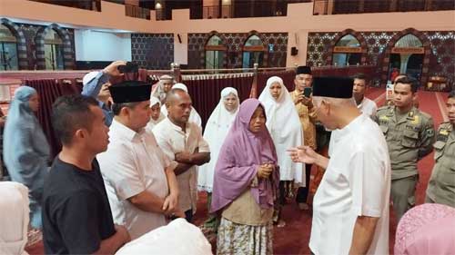 Temui Pengunjuk Rasa di Masjid Raya Sumbar, Gubernur Mahyeldi Janjikan Keamanan dan Keadilan