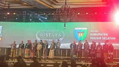 Peduli Lingkungan, Pesisir Selatan Terima Penghargaan Swastisaba Wistara